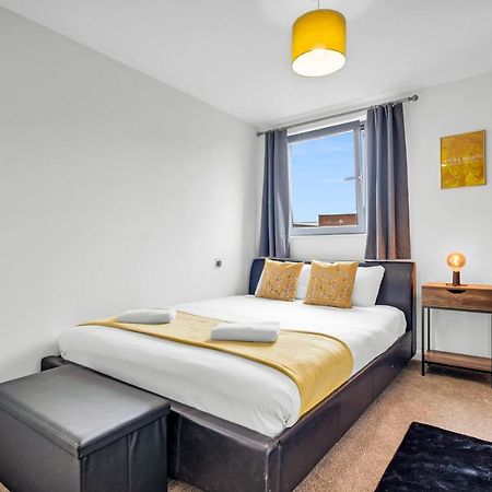 Stylish 4Th Floor 2 Bedroom En Suite City Centre Apartment With Parking By Azura Nights Birmingham Exteriör bild