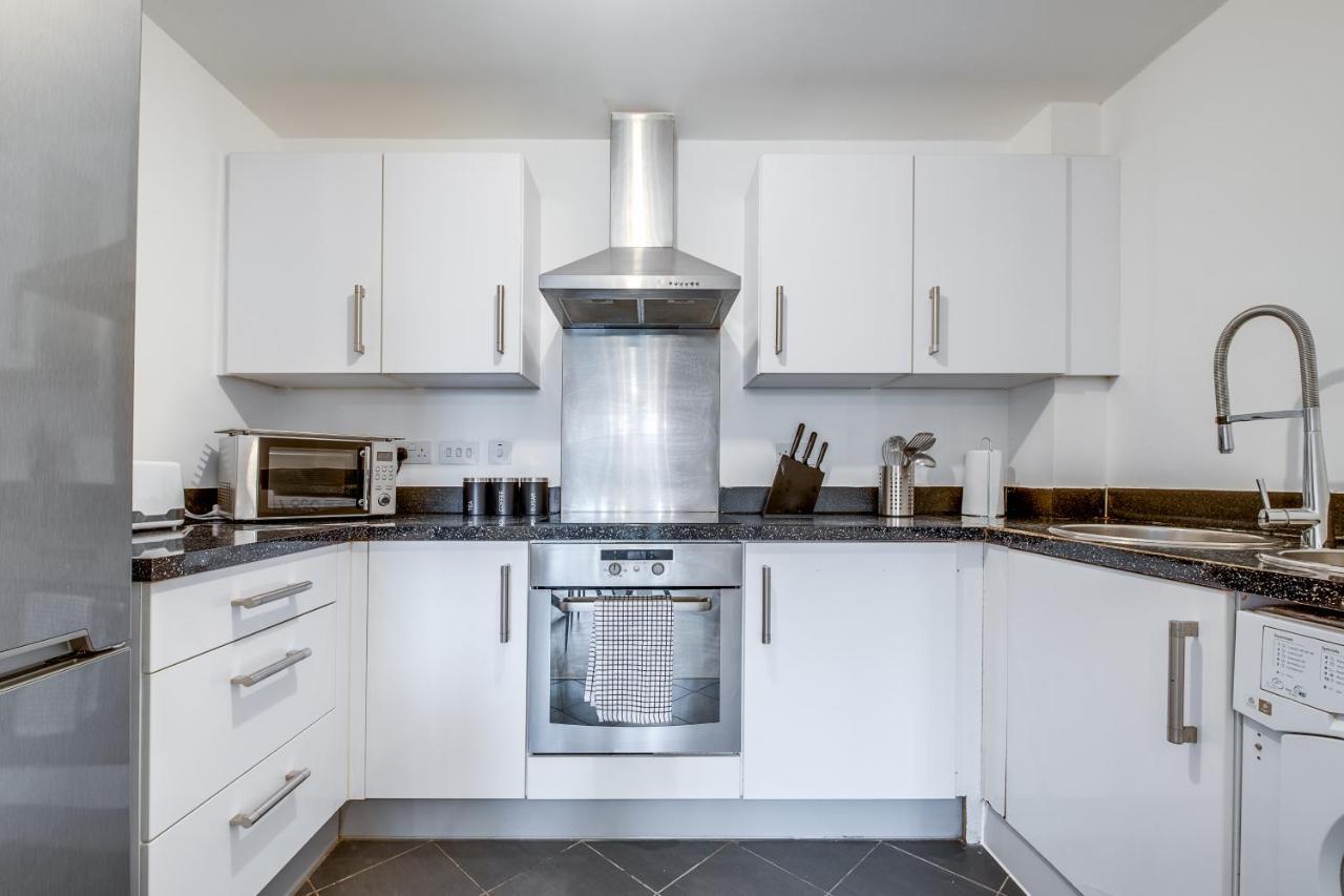 Stylish 4Th Floor 2 Bedroom En Suite City Centre Apartment With Parking By Azura Nights Birmingham Exteriör bild