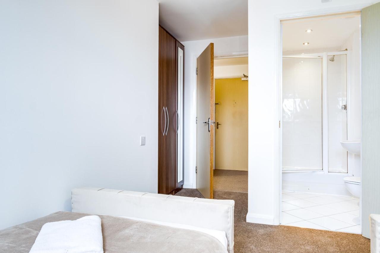 Stylish 4Th Floor 2 Bedroom En Suite City Centre Apartment With Parking By Azura Nights Birmingham Exteriör bild