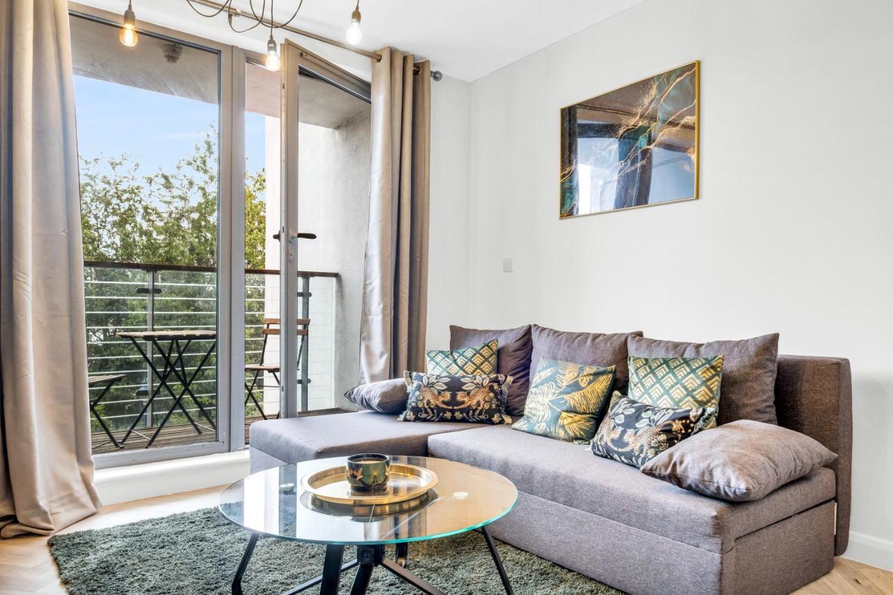 Stylish 4Th Floor 2 Bedroom En Suite City Centre Apartment With Parking By Azura Nights Birmingham Exteriör bild