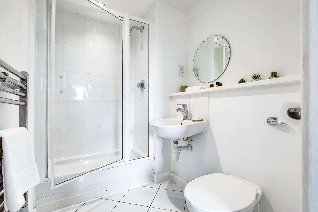 Stylish 4Th Floor 2 Bedroom En Suite City Centre Apartment With Parking By Azura Nights Birmingham Exteriör bild